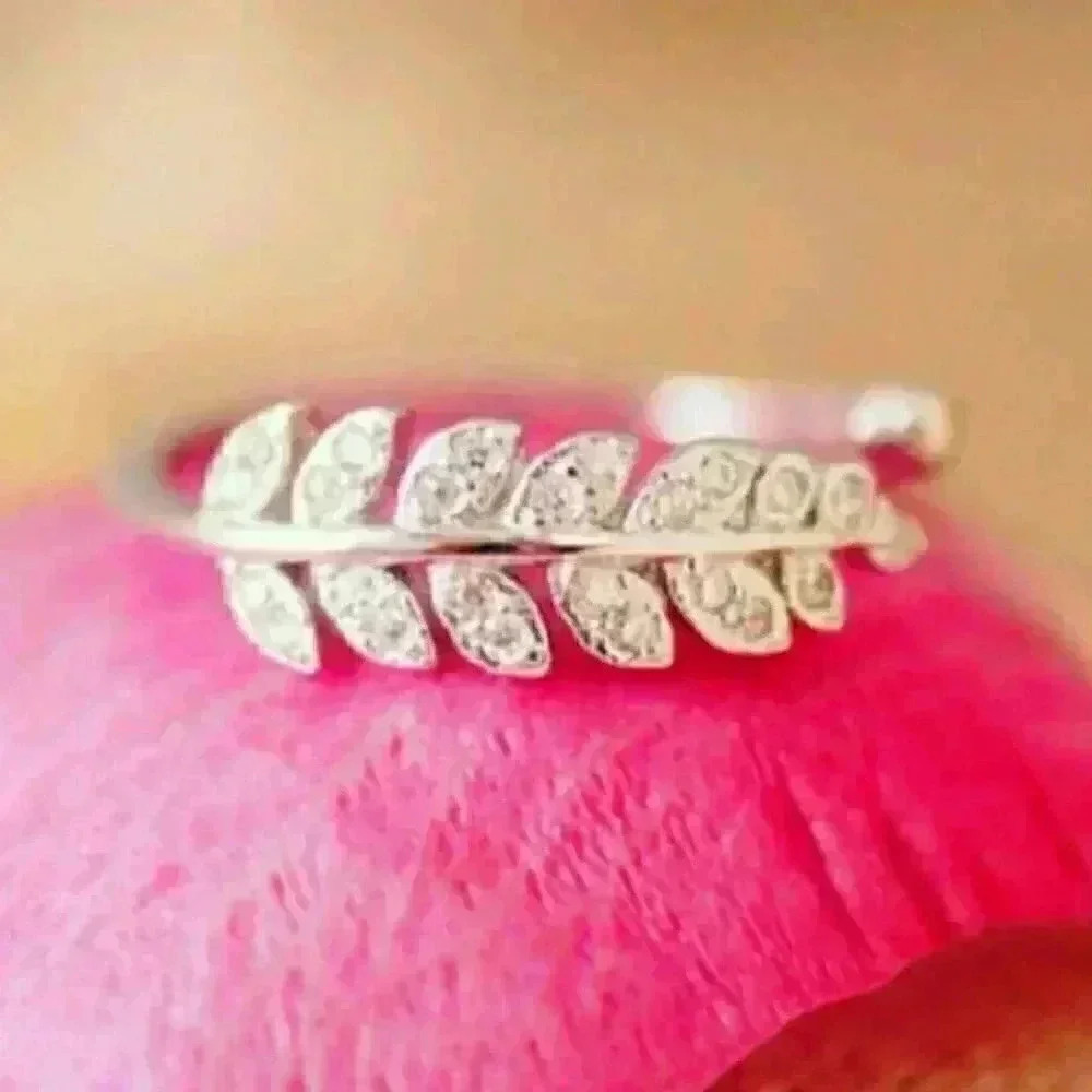 New 925 Silver White Sapphire Ring